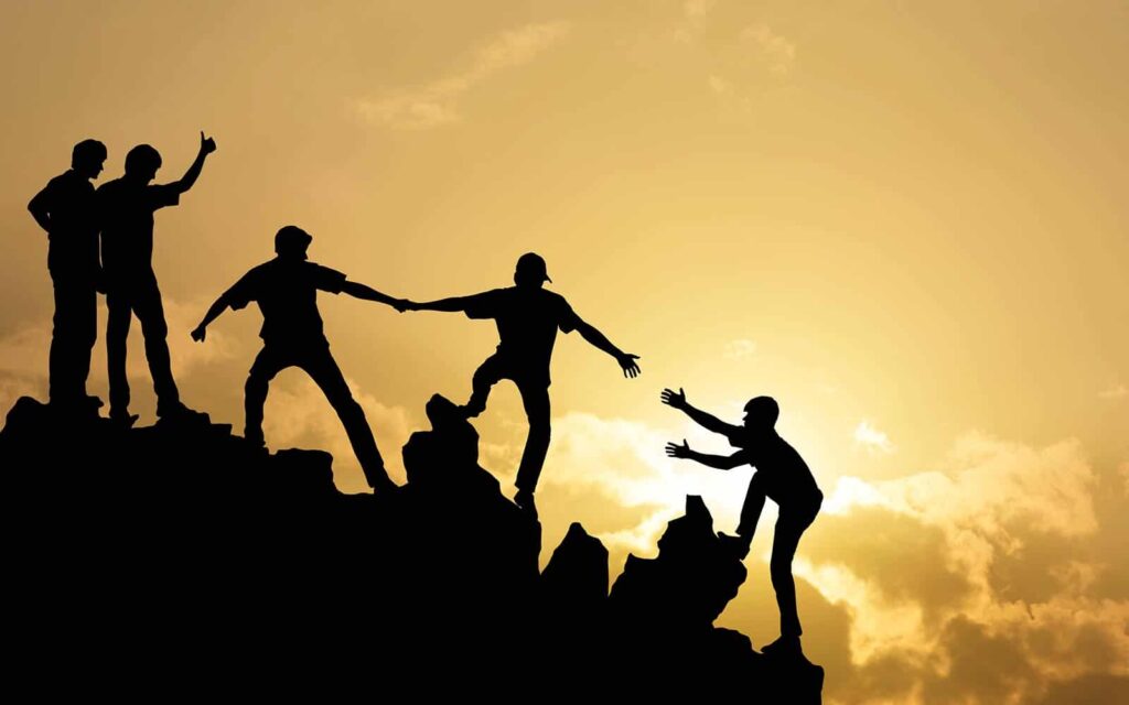 Collaborateurs qui s'entraident

