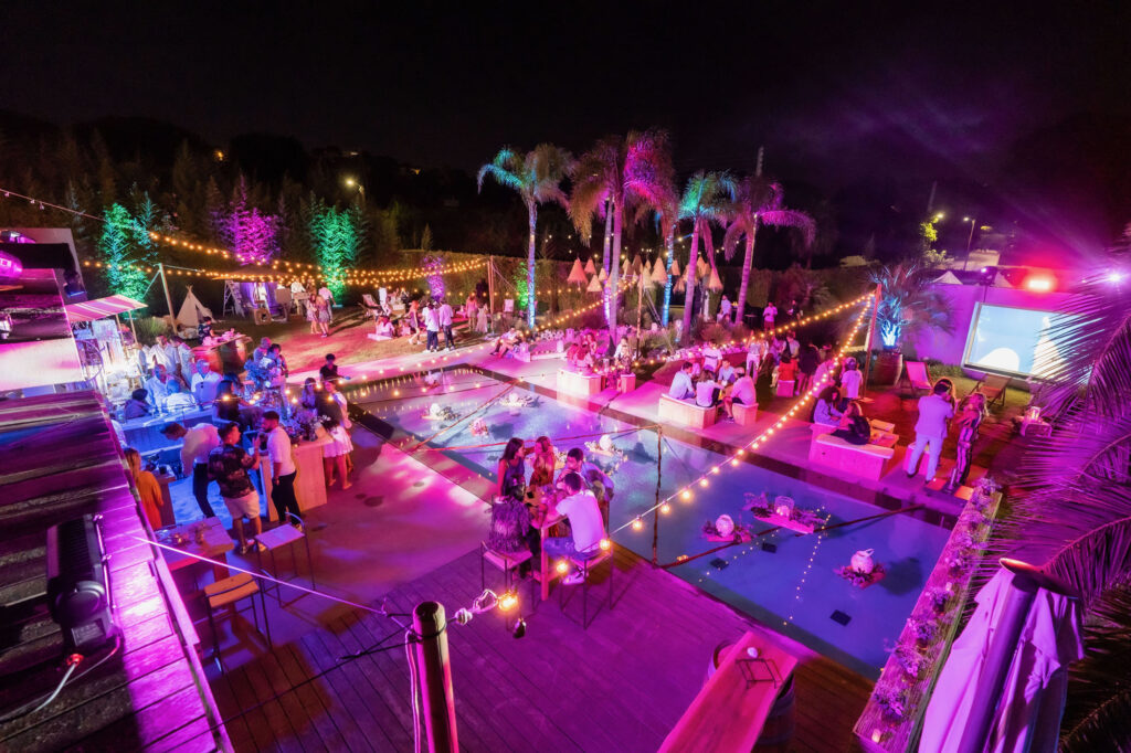 Soirée privée autour d'une piscine