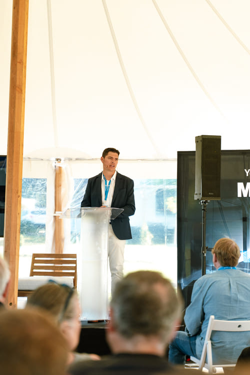 speaker durant séminaire d'entreprise - agence évènementiel pro corporate